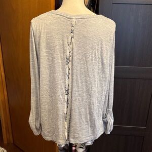 Elegant Gray Women's Blouse with Button Detail‎